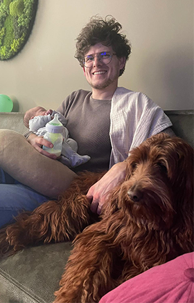 Hond en pasgeboren baby